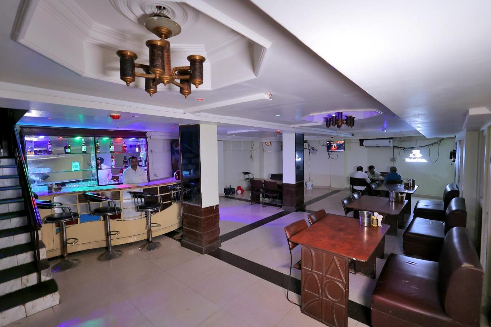 Hotel Paradise Канпур Экстерьер фото