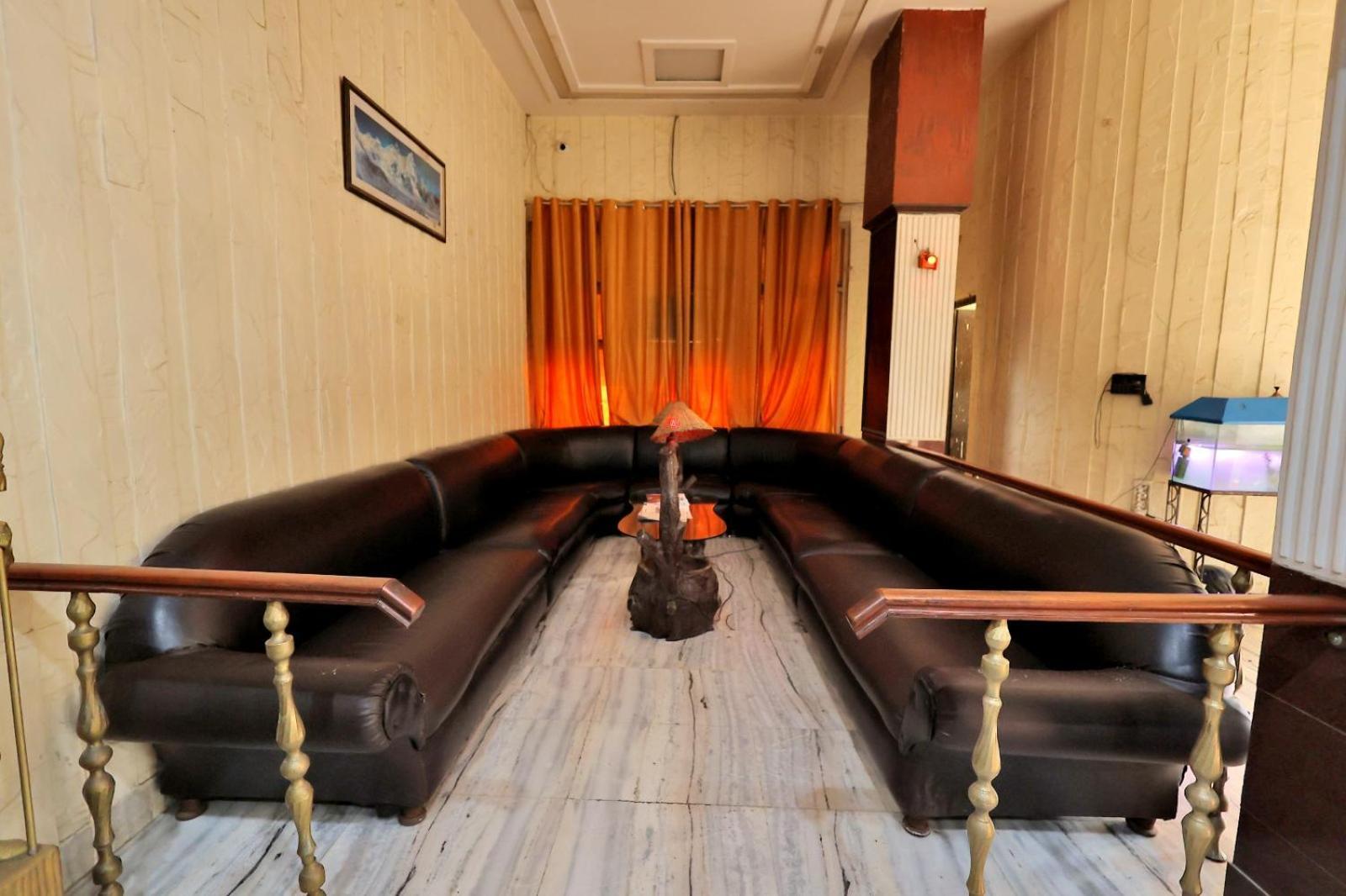 Hotel Paradise Канпур Экстерьер фото